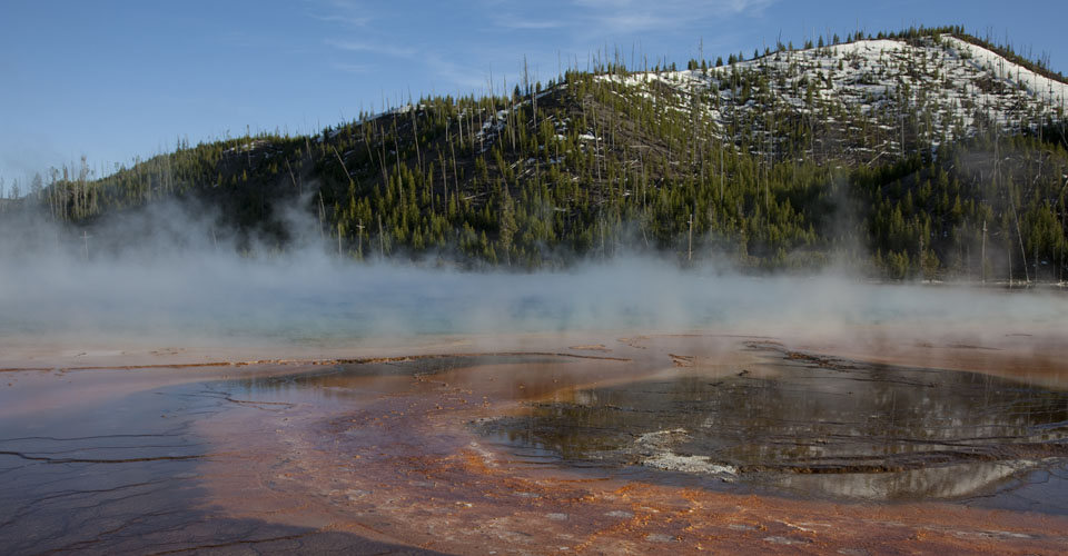 Event_0003_Yellowstone-hot-spring-with-red-and-reflection